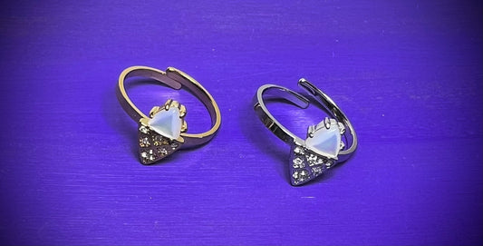 Anillo triángulo